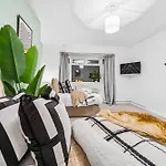 Elegant Redhill Drive Retreat Near Eastville Park 4 Bedroom By Altoluxo Short Lets & Serviced Апартаменты *