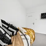 Elegant Redhill Drive Retreat Near Eastville Park 4 Bedroom By Altoluxo Short Lets & Serviced 아파트 브리스틀