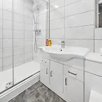 Elegant Redhill Drive Retreat Near Eastville Park 4 Bedroom By Altoluxo Short Lets & Serviced
