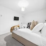 Elegant Redhill Drive Retreat Near Eastville Park 4 Bedroom By Altoluxo Short Lets & Serviced Apartman Bristol