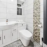 Elegant Redhill Drive Retreat Near Eastville Park 4 Bedroom By Altoluxo Short Lets & Serviced Bristol