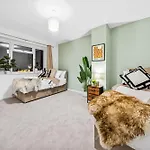 Elegant Redhill Drive Retreat Near Eastville Park 4 Bedroom By Altoluxo Short Lets & Serviced * Bristol