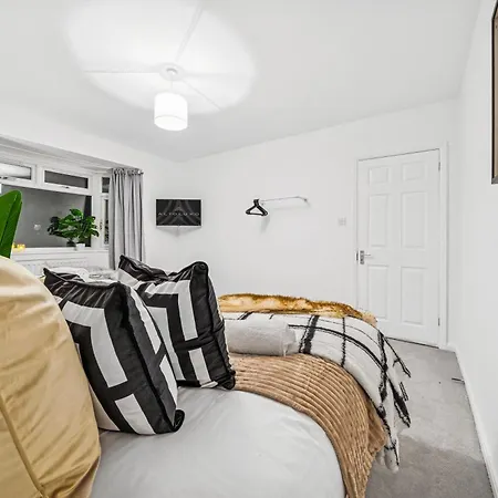 Elegant Redhill Drive Retreat Near Eastville Park 4 Bedroom By Altoluxo Short Lets & Serviced Apartmán