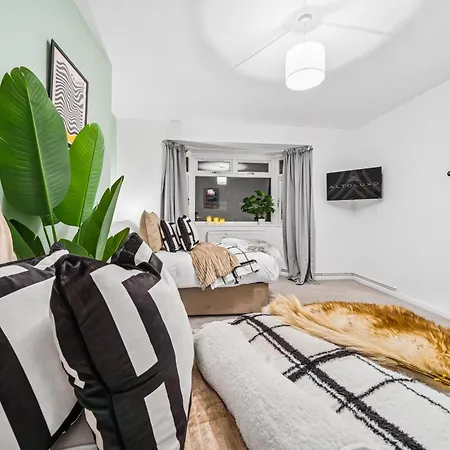 Elegant Redhill Drive Retreat Near Eastville Park 4 Bedroom By Altoluxo Short Lets & Serviced Apartmán *