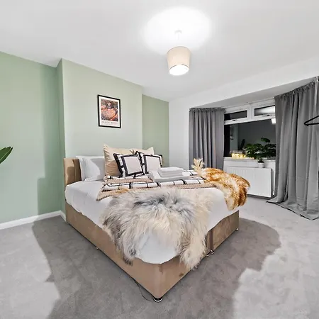 Elegant Redhill Drive Retreat Near Eastville Park 4 Bedroom By Altoluxo Short Lets & Serviced * Bristol