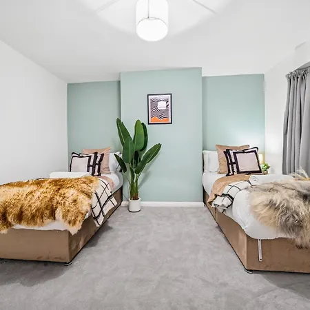 Elegant Redhill Drive Retreat Near Eastville Park 4 Bedroom By Altoluxo Short Lets & Serviced