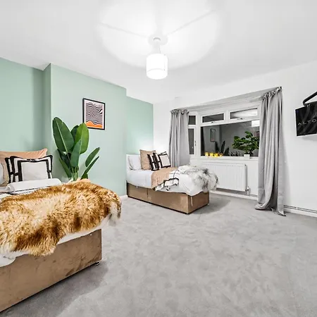 Elegant Redhill Drive Retreat Near Eastville Park 4 Bedroom By Altoluxo Short Lets & Serviced * Bristol