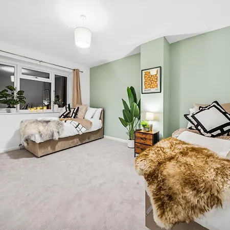 Elegant Redhill Drive Retreat Near Eastville Park 4 Bedroom By Altoluxo Short Lets & Serviced * Bristol