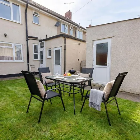 Elegant Redhill Drive Retreat Near Eastville Park 4 Bedroom By Altoluxo Short Lets & Serviced Bristol