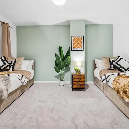 Elegant Redhill Drive Retreat Near Eastville Park 4 Bedroom By Altoluxo Short Lets & Serviced Bristol