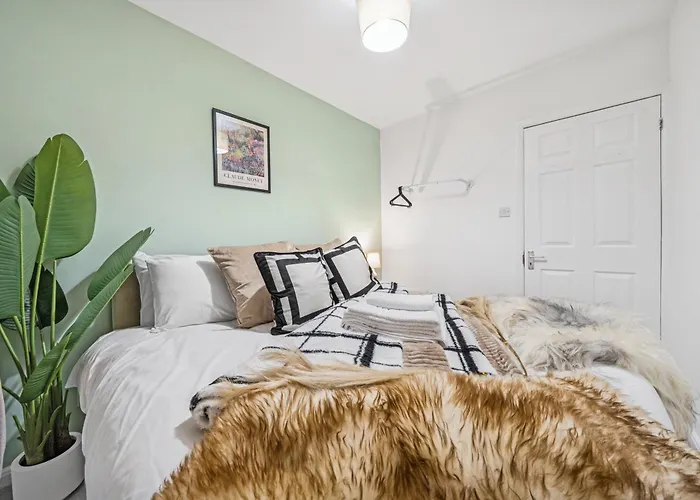 Apartamento Elegant Redhill Drive Retreat Near Eastville Park 4 Bedroom By Altoluxo Short Lets & Serviced *