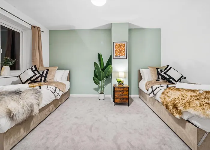 Elegant Redhill Drive Retreat Near Eastville Park 4 Bedroom By Altoluxo Short Lets & Serviced Bristol