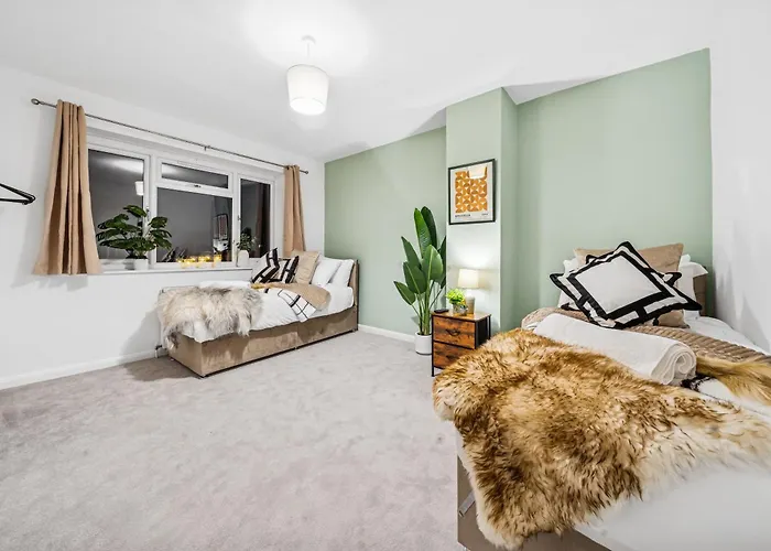 Elegant Redhill Drive Retreat Near Eastville Park 4 Bedroom By Altoluxo Short Lets & Serviced * Bristol